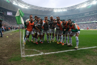 Bursaspor şampiyonluğa koşuyor: Mardin'i 2 golle geçti!