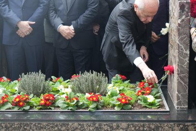 MHP Lideri Bahçeli, Türkeş'in kabrini ziyaret etti