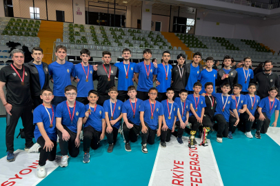 İnegöl Belediyespor voleybolda Bursa şampiyonu oldu!