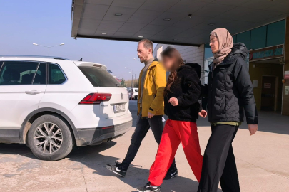 Aynı gence aşık oldular, birbirlerini bıçakladılar