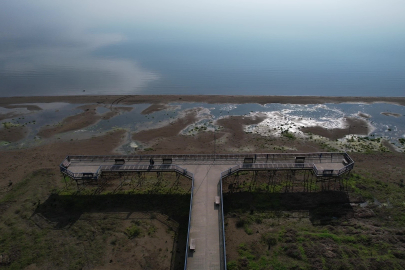 Bursa'da korkutan görüntü: İznik Gölü'nde su 300 metre çekildi