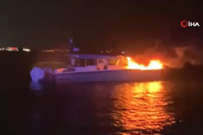 İçişleri Bakanlığı, İstanbul'da 4 kişinin kurtarıldığı teknedeki yangını söndürme anının görüntülerini paylaştı