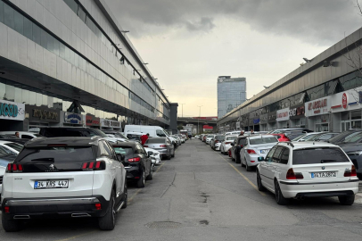 Oto galericiler dertli: "Piyasa bıçak gibi kesildi!"