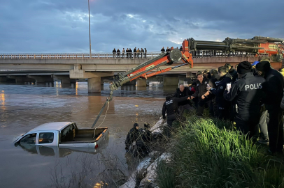 Kısa yol felaketi getirdi! Derede sürüklenen sürücüden acı haber