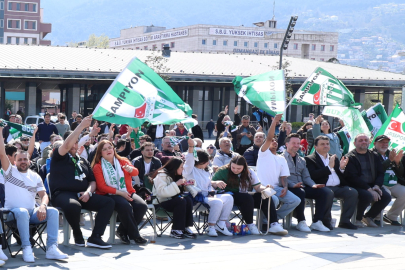 Osmangazi Meydanı'nda zafer çığlıkları: Dev ekranda maç keyfi