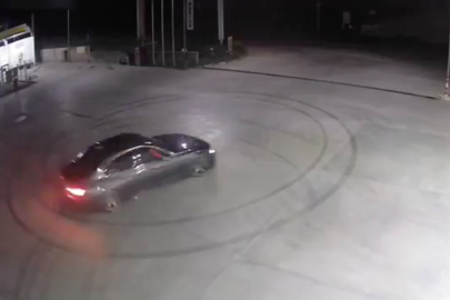 Benzin istasyonunda drift pahalıya patladı