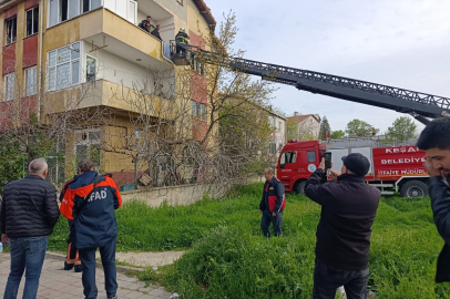 Evi ateşe verip babasını aradı: Gel evi yaktım!
