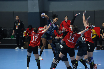 Bursa’nın Perileri zirveyi bırakmadı: Üsküdar’ı 39-32 geçti