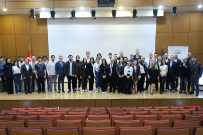 Mudanya Üniversitesi bilişim zirvesi: Dijital dönüşüm şart!
