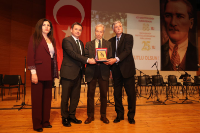 Aydınlanma onur ödülü Prof. Dr. Bilsay Kuruç’un oldu