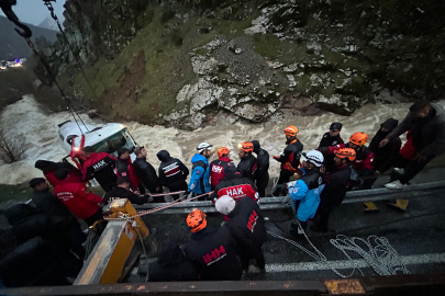 Dereye yuvarlanan beton mikserinin sürücüsü hayatını kaybetti