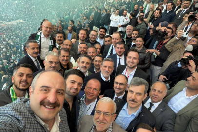 Şampiyonluk selfie’si Mustafa Varank’tan!