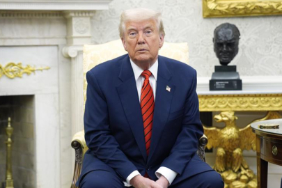 Trump duyurdu: Donanma ateş açtı, dev kargo gemisi ele geçirildi!