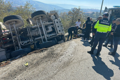 İnegöl'de beton mikseri şarampole yuvarlandı