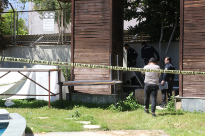 Reklam panosundan ceset çıktı: Kokunun kaynağı şoke etti!