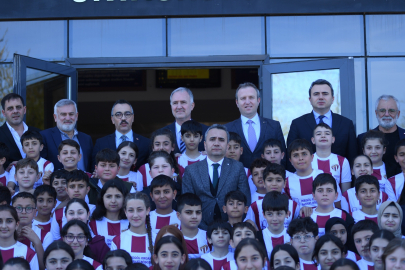 İnegöl'de bordo beyaz seferberlik: Binlerce öğrenciye hediye!