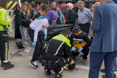 Osmangazi'de motosiklet işçi servisine çarptı