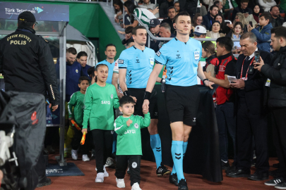 Sahada duygu dolu anlar! Minik Mehmet için seferberlik