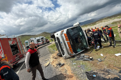 Yolcu otobüsü devrildi: Ölü ve yaralılar var