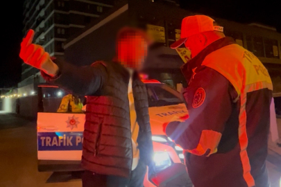 "Ayaklarına kapanayım arabayı almayın!" Alkollü sürücü şoku