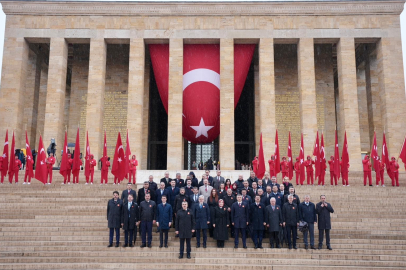 Bakan Tekin'den Anıtkabir'de anlamlı mesaj: "Söz Veriyoruz"