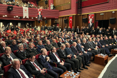 Bursa Valiliği 23 Nisan kutlama programı Tayyare Kültür Merkezi’nde yapıldı