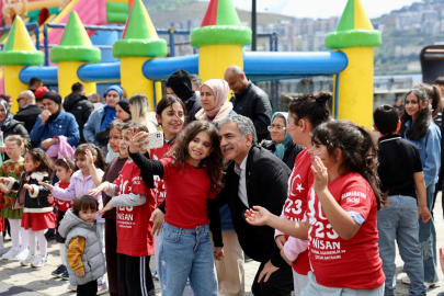 İskele Meydanı'nda renkli görüntüler! Gemlikli çocuklar bayramı doyasıya yaşadı
