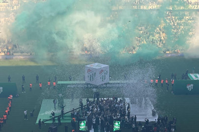 Bursa’da şampiyonluk gecesi: Timsah kupayı coşkuyla kaldırdı!