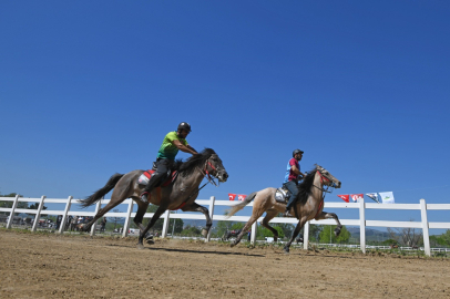 Bursa'nın Fethi'nin 700. yılında rahvan atları piste çıktı!