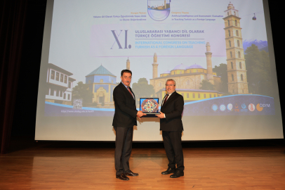 BUÜ’de Türkçenin geleceği konuşuldu