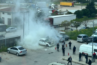 Hastane otoparkında alevli dakikalar: Otomobil küle döndü!