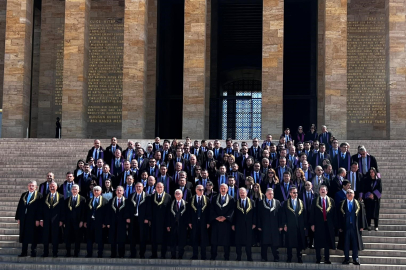 Anayasa mahkemesi heyeti 64. kuruluş yıl dönümünde Anıtkabir’i ziyaret etti