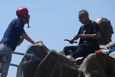 Anıtın üzerinde tehlikeli eylem: Üzerine benzin döktü