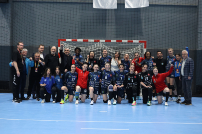 Bursa Büyükşehir Hentbolda zirveyi bırakmadı: 30-25