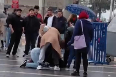 Bursa bu görüntüleri konuşuyor: Kimliği belirsiz kadınlar engelli adamı darp etti