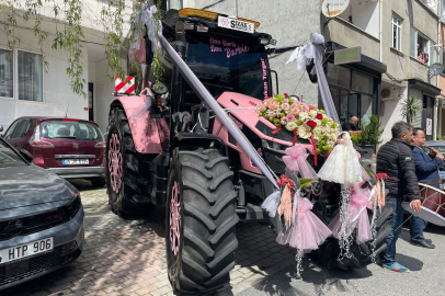 Pembe traktörle düğün: İstanbul’da ilgi odağı oldu