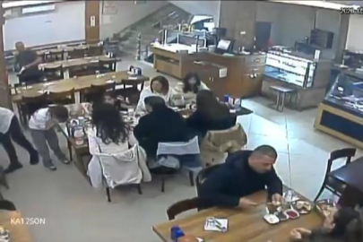 Saniyelerle yarış! Bursa’da restoran çalışanından hayat kurtaran müdahale