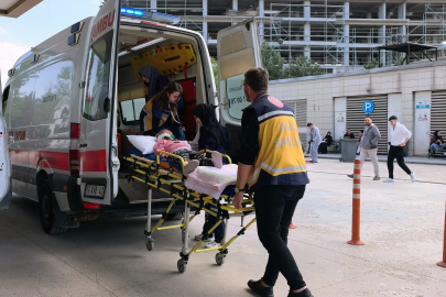 Balkonda başına mermer düşen çocuk ağır yaralandı