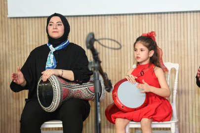 Osmangazi’de darbukalar anneler için çaldı: Sahnenin yıldızı anne-kızlar oldu
