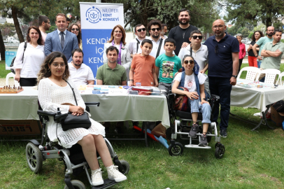 Atapark’ta sanat engel tanımadı: Özel bireylerin el emeği görücüye çıktı