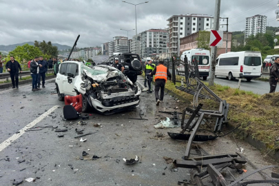 Karşı şeride geçip çarpıştı: Feci kazada 1 ölü, 7 yaralı