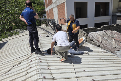 Mudanya’da sepetli vinç faciası: 6. kattan sac çatının üzerine düştüler!