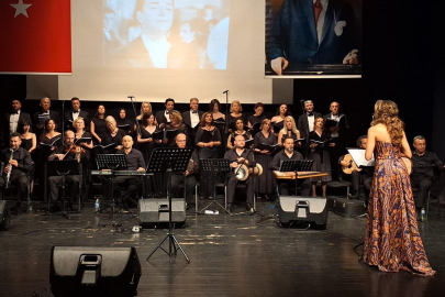 Zeki Müren Şarkıları Bursa’da yankılandı: Sanatseverlerden tam not