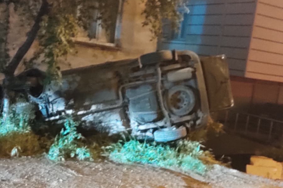 Freni boşalan araç apartman boşluğuna düştü