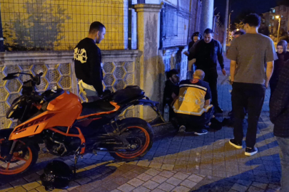 Kontrolden çıkan motosiklet site duvarına tosladı: 1 yaralı
