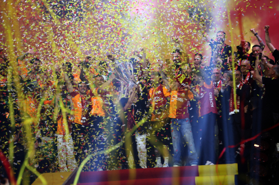 Şampiyon Galatasaray kupasını aldı