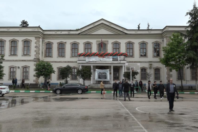Abdülhamid’in yaptırdığı mektep, Atatürk’ün yürüdüğü koridorlar: Tarihi Lisede hasret dolu pilav günü