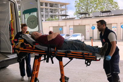 Kereste doğrama imalatesinde elini makinaya kaptıran işçi bileğinden yaralandı