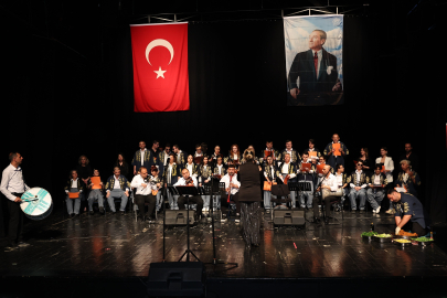 Nilüfer’de engeller sanatla aşıldı: "Bizim Ev" yıl sonu gösterisiyle göz doldurdu