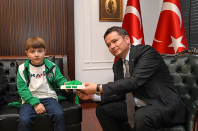 Başkan Aydın'dan hayırseverlere çağrı: "Yağız Efe'yi yaşatalım"